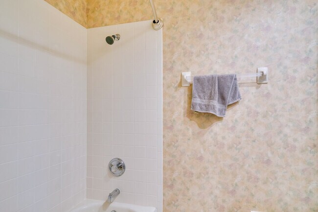 Building Photo - 2130 Rio Nuevo Dr