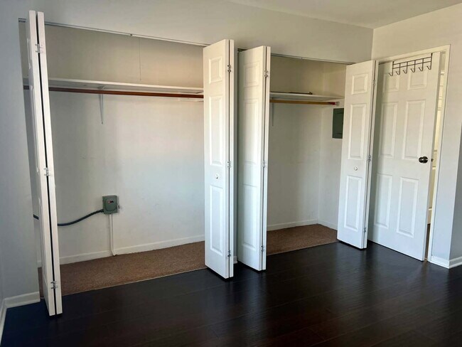 Building Photo - 9430 Bay Colony Dr