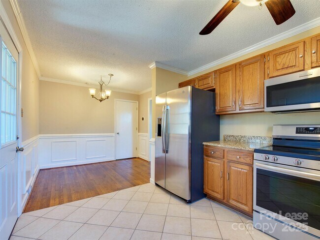 Building Photo - 4917 White Oak Rd