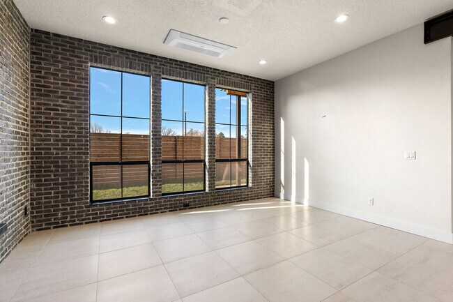 Building Photo - 98 S Carbon Rivet Ave