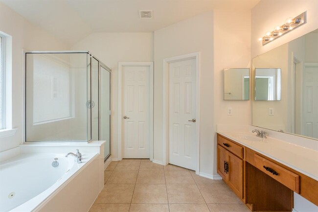 Building Photo - 138 E Spindle Tree Cir