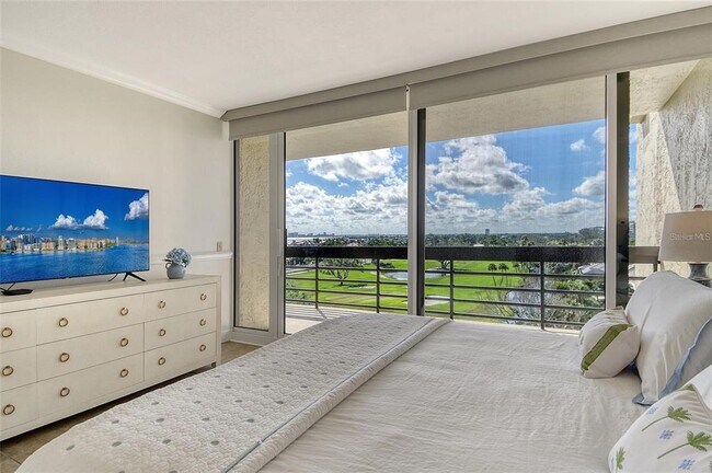 Building Photo - 1065 Gulf of Mexico Dr