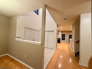 Building Photo - 43 Windsor Dr