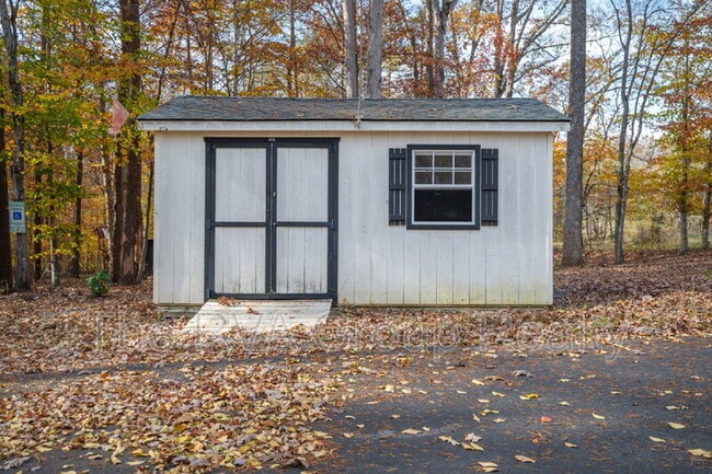 Building Photo - 79 River Run Ln