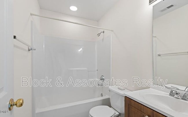 Building Photo - 304 Nottinghill Walk