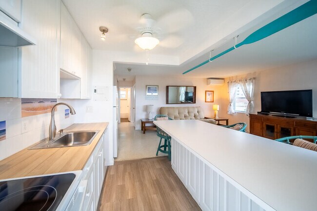 Building Photo - 3600 N Ocean Dr