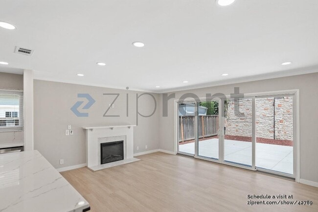 Building Photo - 1723 Laine Ave