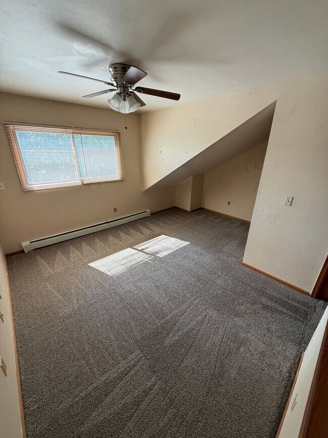 Building Photo - 3131 Bell Dr