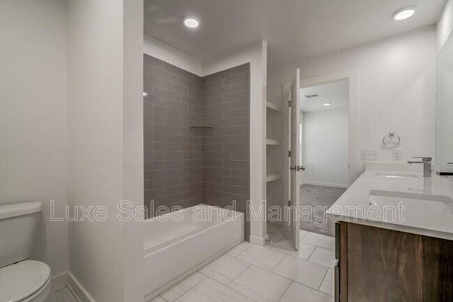 Building Photo - 7901 NW 135th Terrace