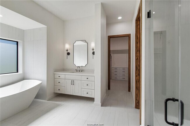 Building Photo - 4558 Hicks Ln