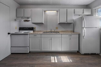 Building Photo - Beautiful Duplex Located near Downtown Columbia!