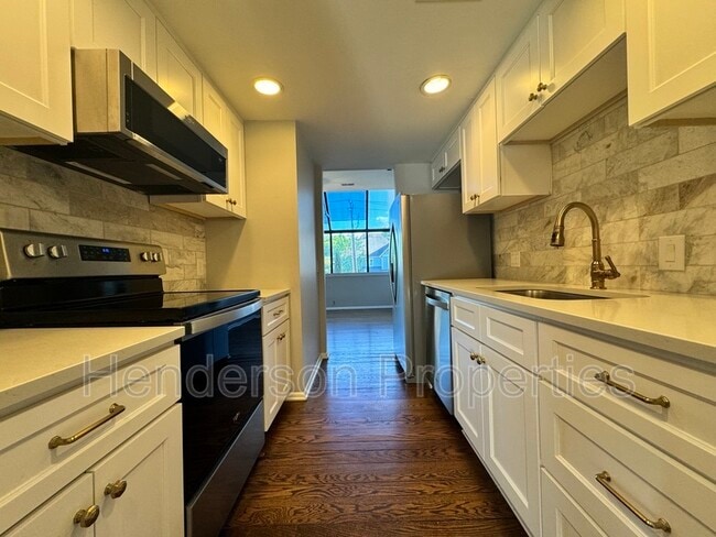 Building Photo - 501 Fenton Pl