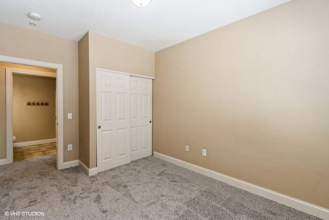 Building Photo - $1,950 | 3 Bedroom, 2 Bathroom Condo | No ...