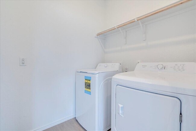 Building Photo - 238 Dreyer