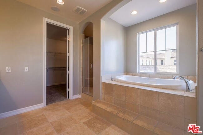 Building Photo - 22430 Leisure Dr