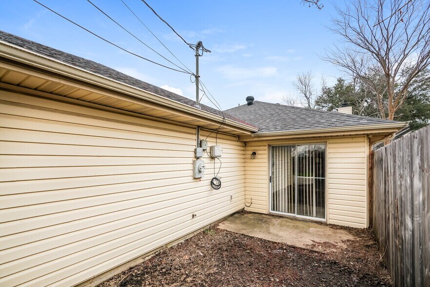 Building Photo - 709 Greenridge Dr