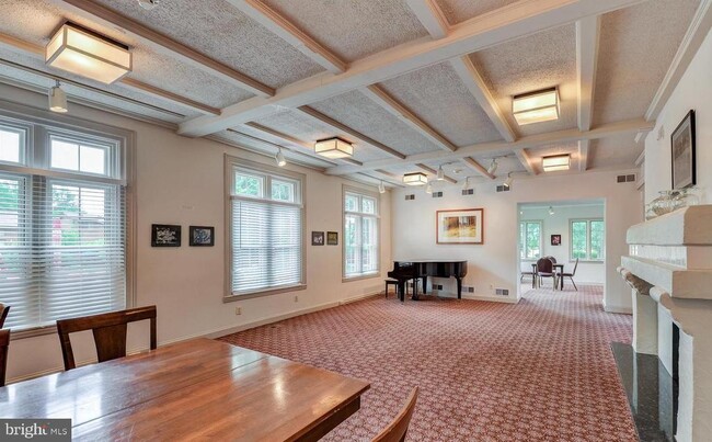 Building Photo - 80 Sayre Dr