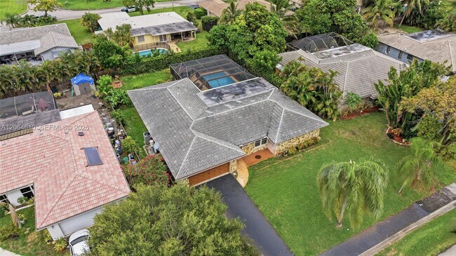 Building Photo - 821 Ramblewood Dr