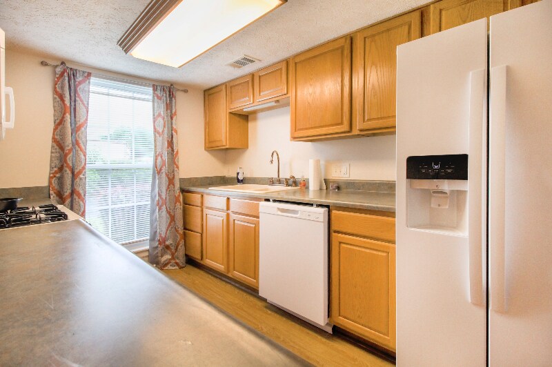 Building Photo - 34 Knollwood Cir