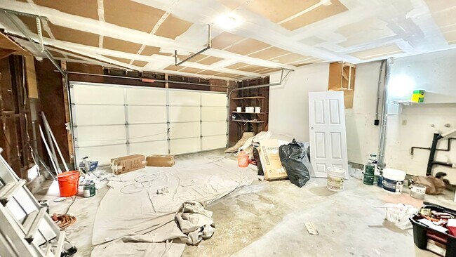 Building Photo - Beautifully Remodeled Single Story just of...