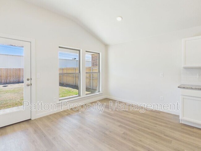 Building Photo - 3007 Farmyard Dr