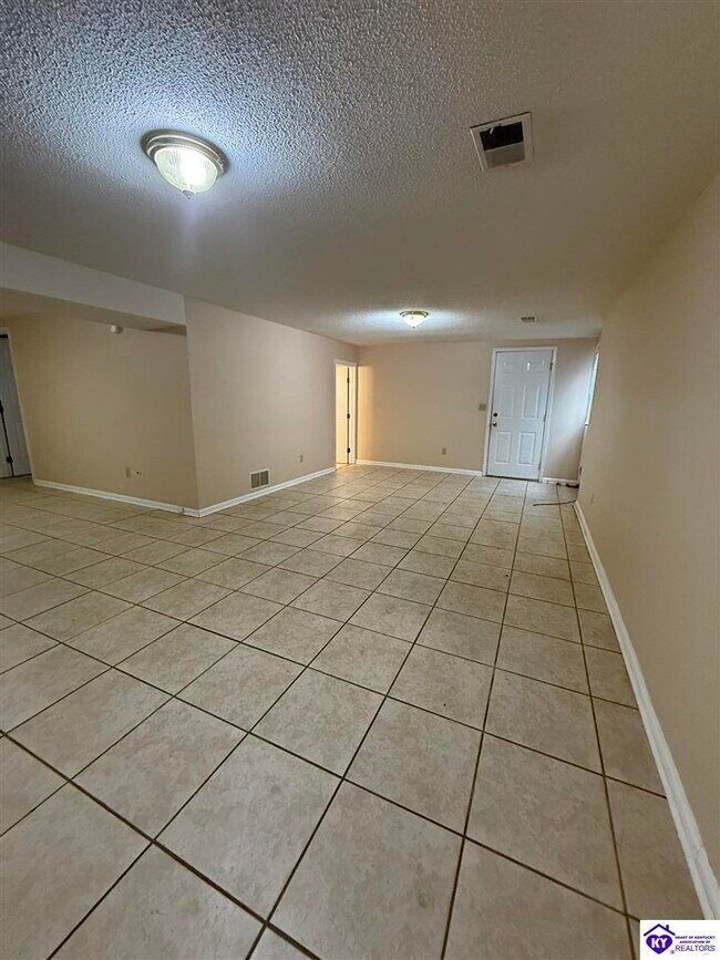 Building Photo - 114 Monroe St