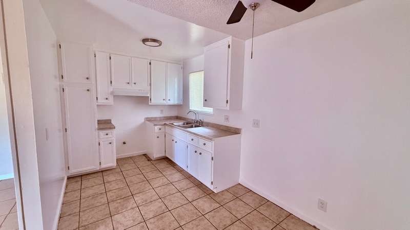 Building Photo - 1167 E Badillo St
