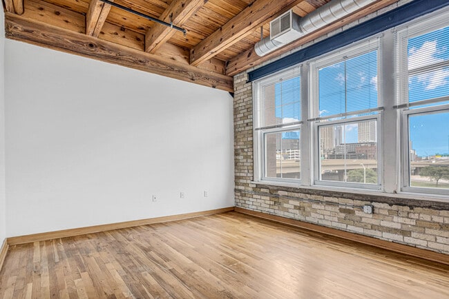 Building Photo - 413 N 2nd St