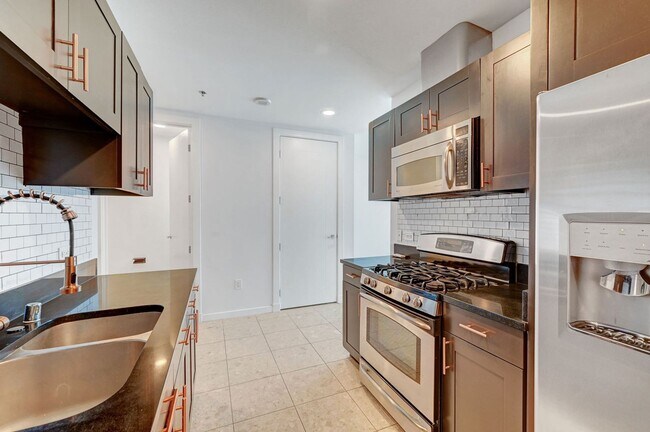 Building Photo - Panorama Towers Unit 602