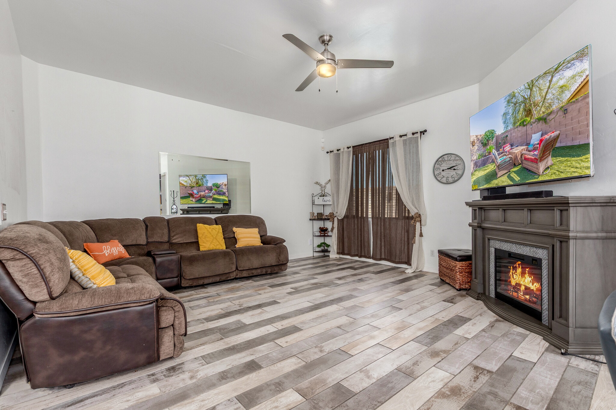 Building Photo - 8434 N Sunny Rock Ridge Dr