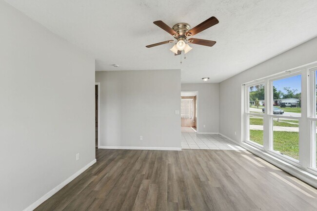 Building Photo - Charming & Spacious 2-Bedroom Home with Modern Finishes and Outdoor Living at 793 Crawford St, De...