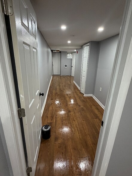 Building Photo - 200 E Albanus St