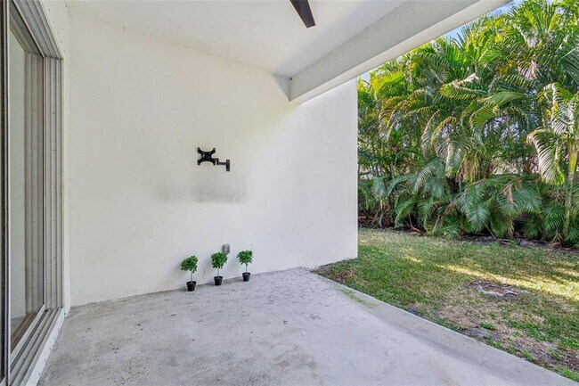 Building Photo - 6719 S Dauphin Ave