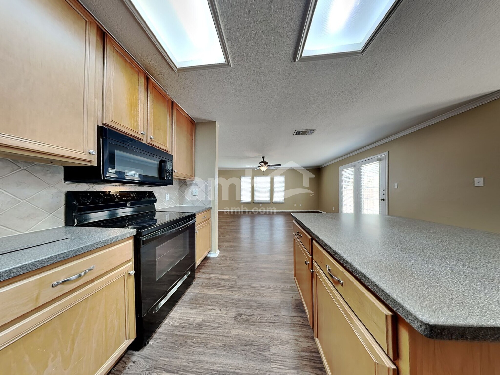 Building Photo - 360 Thicket Ln