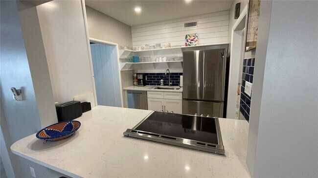 Building Photo - 2832 Bay St