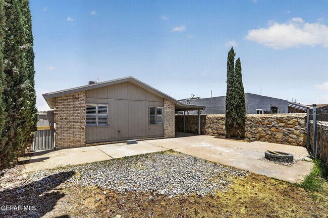 Building Photo - 9128 Bur Oak Cir