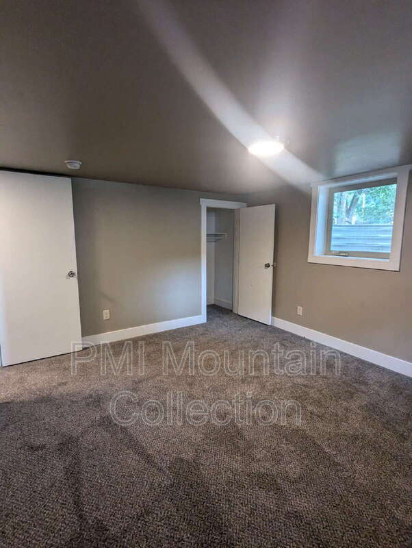 Building Photo - 249 S 400 E