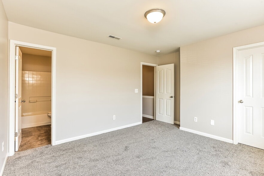 Building Photo - 8043 Logan Dr