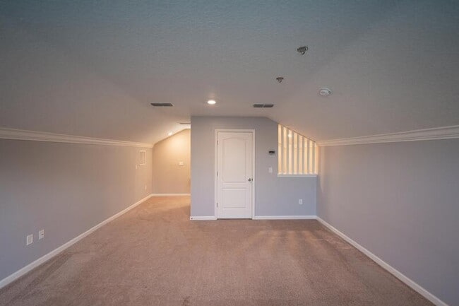Building Photo - 2670 Fawn Point Dr