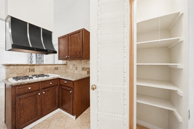 Building Photo - 7518 Alcomita Dr