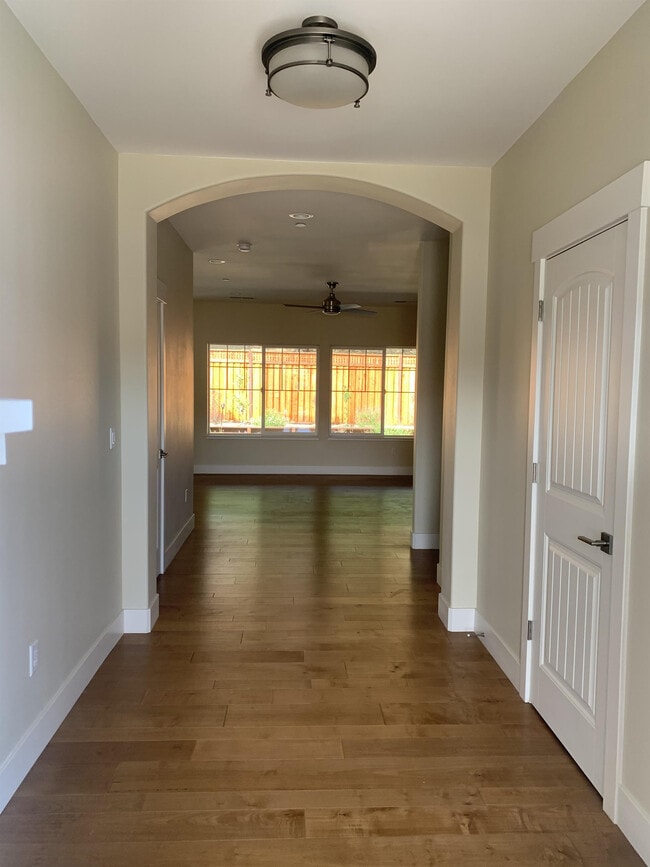 Building Photo - 3626 Aaron Dr