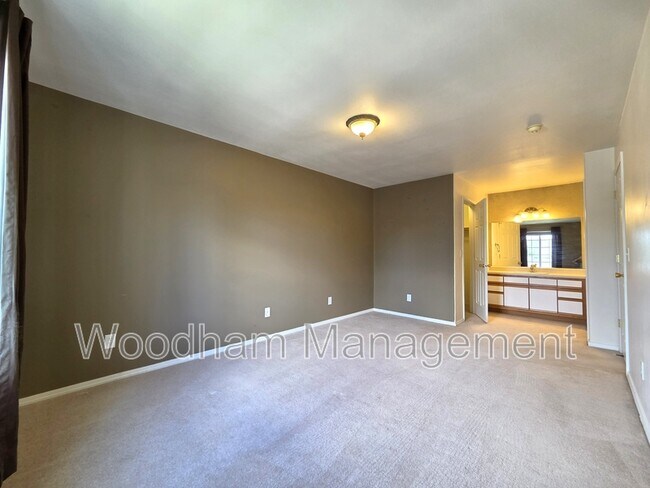 Building Photo - 2940 W Villard St