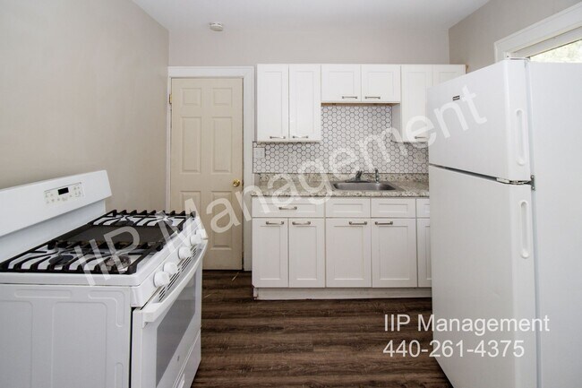 Building Photo - 3204 W 92nd St