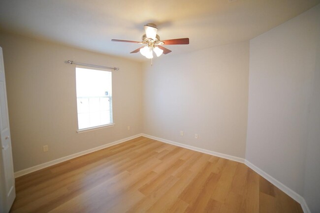 Building Photo - 1121 Mosswood Chase