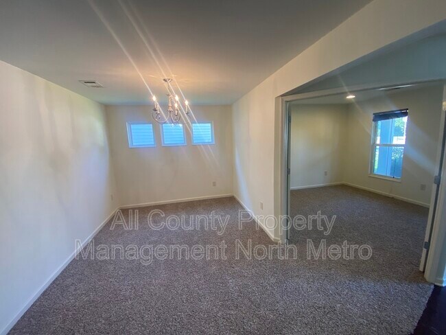 Building Photo - 1597 Shire Village Dr
