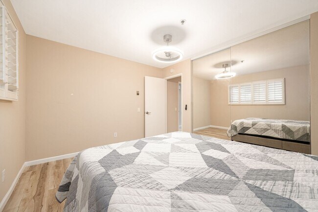 Building Photo - Oceanfront 2 bedroom condo available, full...