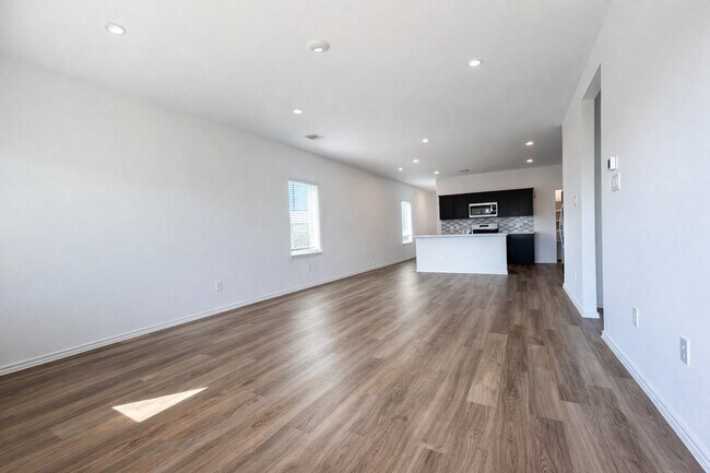 Building Photo - 1739 Royal Rim Dr