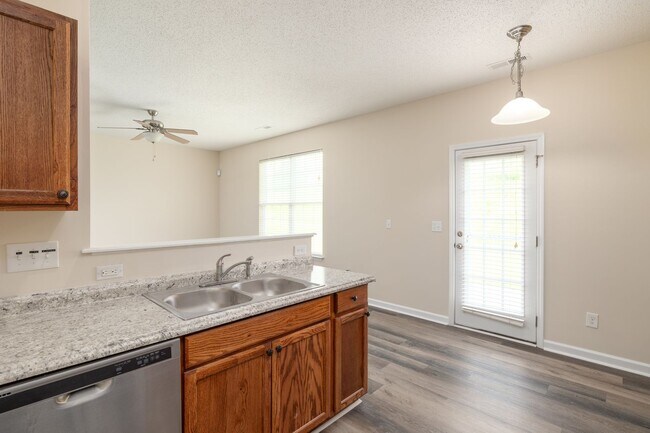Building Photo - Spacious 3-Bedroom Home with Garage in Desirable Greensboro Neighborhood!