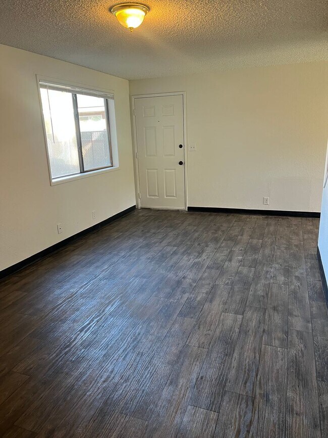 Building Photo - 511-513 Plum St