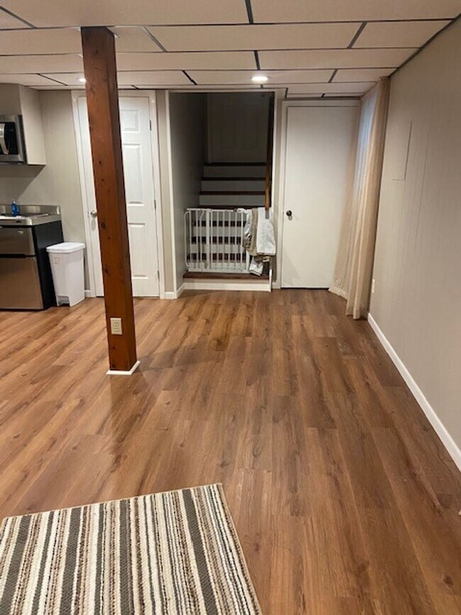 Building Photo - West Knoxville 37909 - Fully furnished Roo...